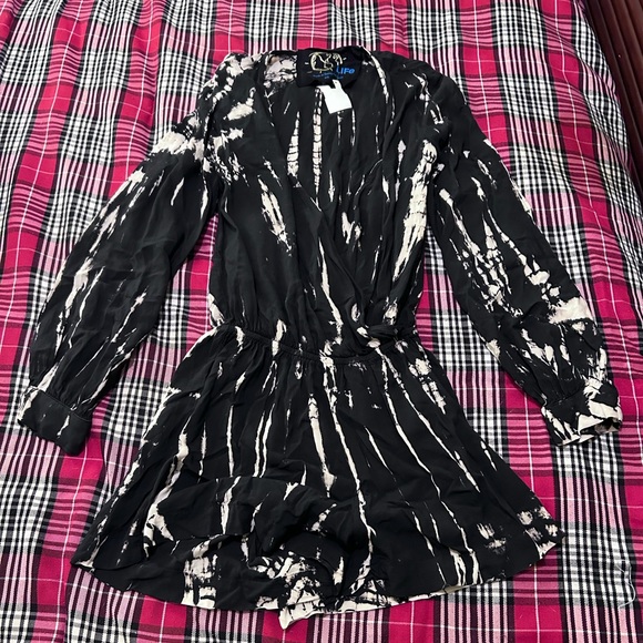 BLUE LIFE PLANET BLUE LONG SLEEVED ROMPER! SO SEXY! NWT - Picture 4 of 4